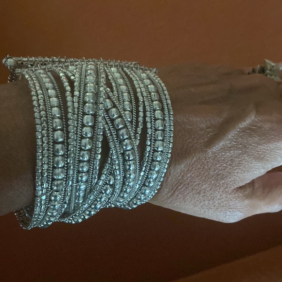 New World Market Bracelet - Picture 4 of 4